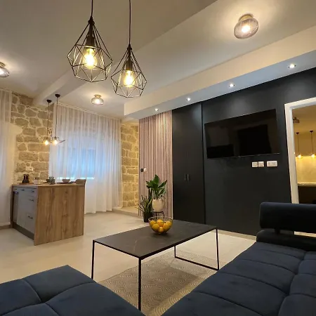 Apartment Place Split